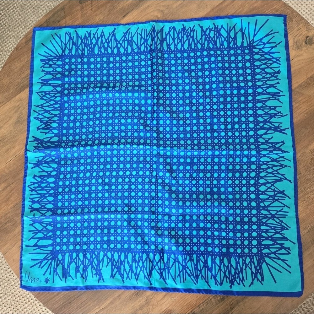 VTG Vera Ladybug Branded Basket Weave Patterned Square Rolled Edges Scarf 22x22